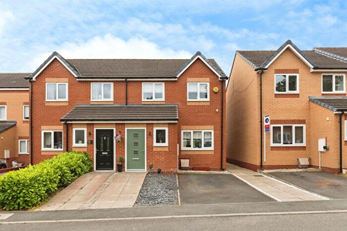 3 Bedroom Semi-Detached House For Sale In Cherwell Drive, Buttershaw, Bradford, BD6