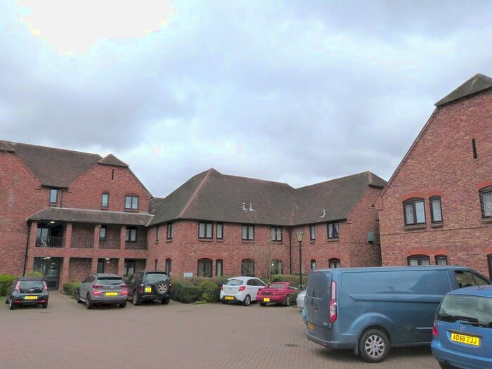 2 Bedroom Flat To Rent In Hanover Court, Quaker Lane, EN9