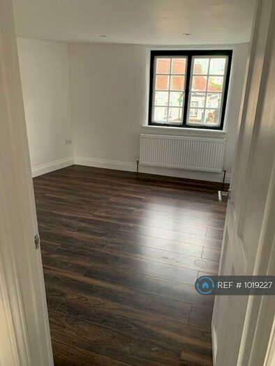 1 Bedroom Flat To Rent In High Street, Burnham, SL1