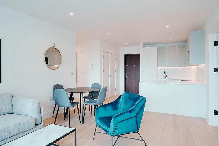 2 Bedroom Flat To Rent In Capital Interchange Way, Hive House, TW8