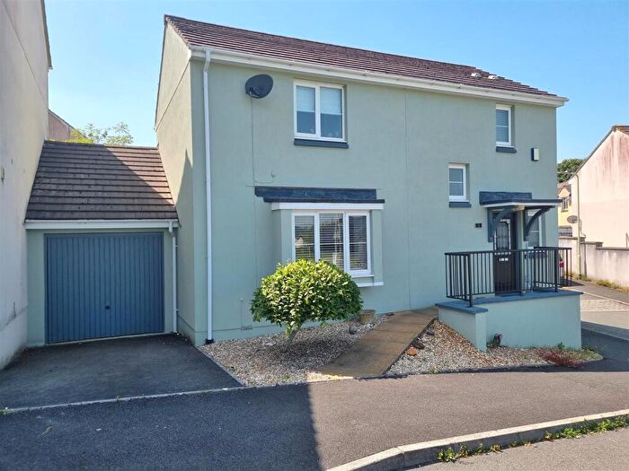 3 Bedroom Link Detached House For Sale In Park Wood Rise, Lifton, PL16