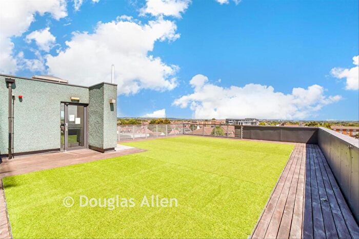 1 Bedroom Apartment For Sale In High Road, Chadwell Heath, Romford, Essex, RM6