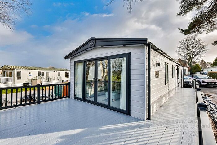 2 Bedroom Mobile/park Home For Sale In Shireburn Park, Waddington, Ribble Valley, BB7