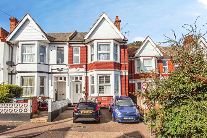 2 Bedroom Flat For Sale In Heygate Avenue, Southend-on-Sea, Essex, SS1