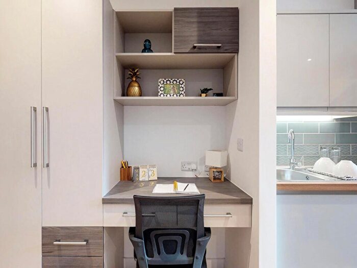 Apartment To Rent In Apt, Onyx Residence #, S2