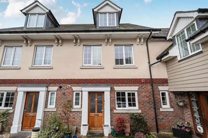 3 Bedroom Terraced House For Sale In London Road, Waterlooville, PO7