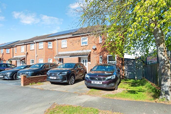 3 Bedroom End Of Terrace House For Sale In Broadwater Crescent, Welwyn Garden City, AL7
