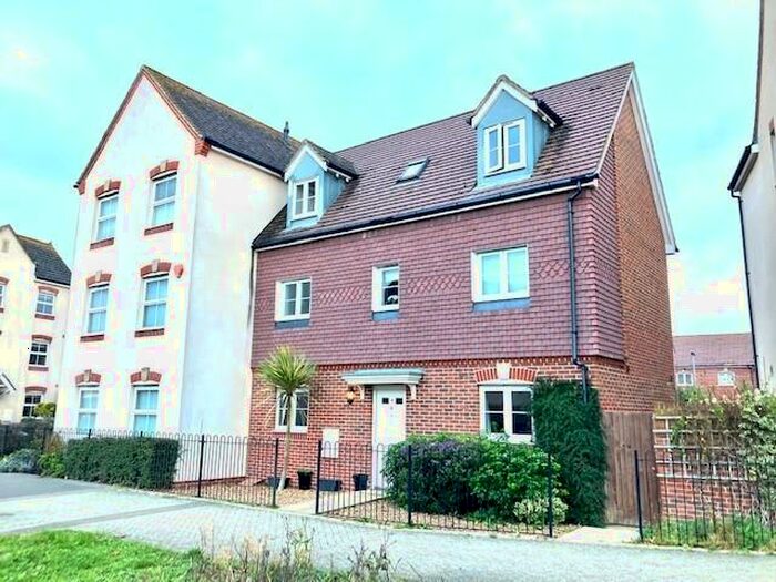 4 Bedroom Semi-Detached House To Rent In Merlin Way, Bracknell, RG12