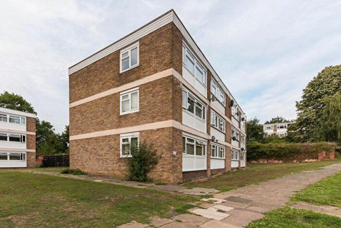 3 Bedroom Flat To Rent In Longmeadow Way, Canterbury, CT2
