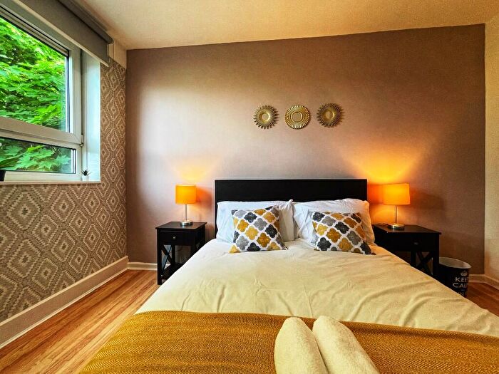 3 Bedroom Apartment To Rent In Globe Road, London, E1