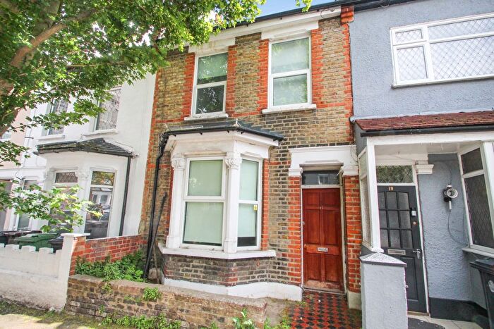 2 Bedroom Terraced House To Rent In London, Greater London, E17