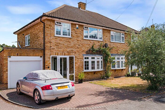 3 Bedroom Semi Detached House For Sale In Farm Vale, Bexley, DA5