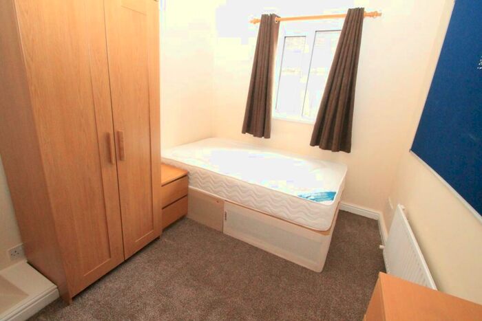 4 Bedroom Terraced House To Rent In Victoria Terrace, - Bed, LN1