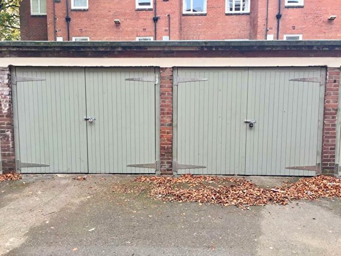 Garage / Parking To Rent In Cumberland Court - Garage, LS6