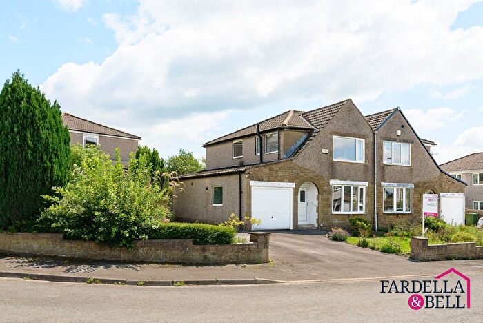 3 Bedroom Semi-Detached House For Sale In Smithyfield Avenue, Worsthorne, Burnley, BB10