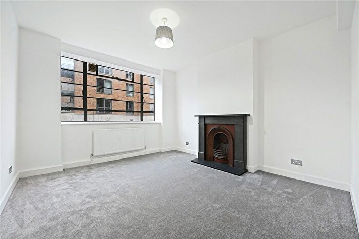 2 Bedroom Flat For Sale In Goldhawk Road, London, W12