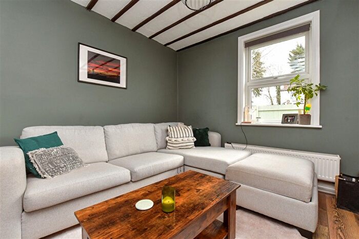 3 Bedroom Semi-Detached House For Sale In Kingston Road, Leatherhead, Surrey, KT22