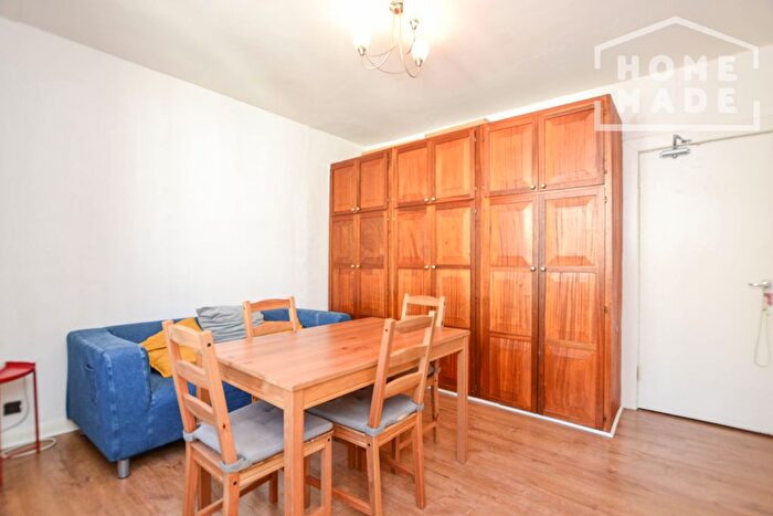 3 Bedroom Flat To Rent In Cranleigh Court, Bayswater, W2