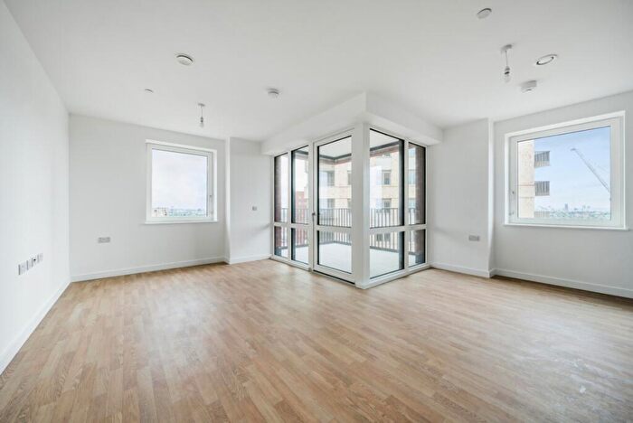 2 Bedroom Flat To Rent In St Pauls Road, Barking, London, IG11