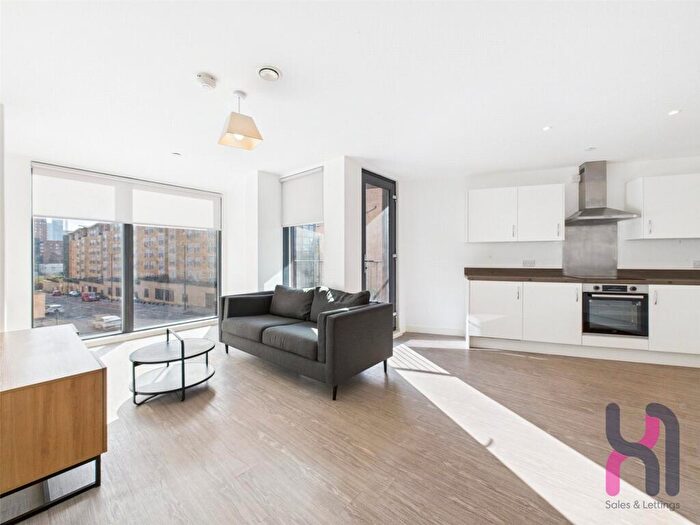 3 Bedroom Flat For Sale In The Landmark, Oldfield Road, Salford, M5