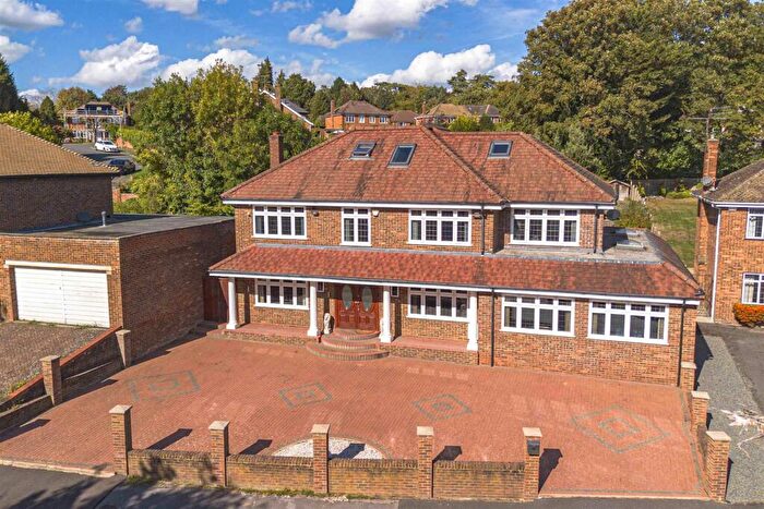 6 Bedroom Detached House For Sale In Daws Lea, High Wycombe, HP11
