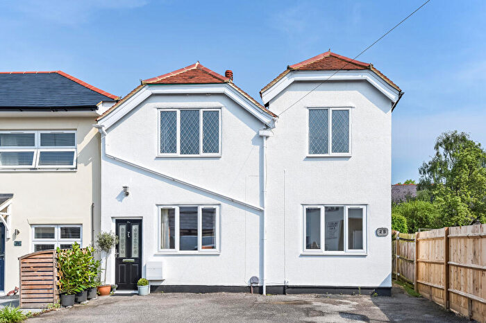 2 Bedroom Maisonette For Sale In Cross Street, Farnborough, GU14