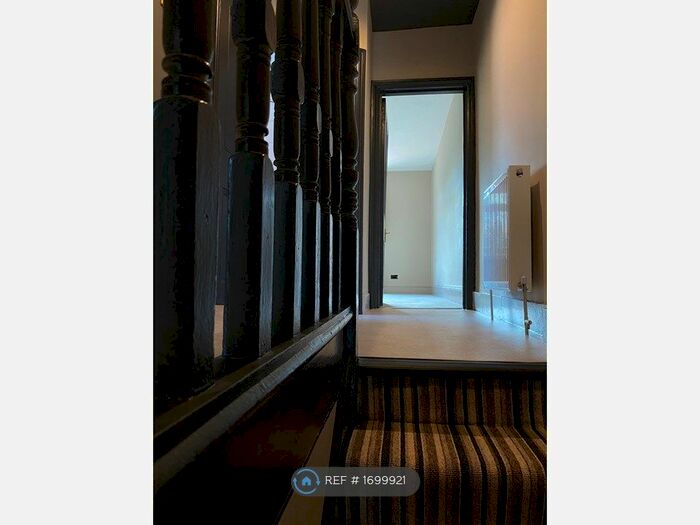 2 Bedroom Flat To Rent In Hounslow, Hounslow, TW3