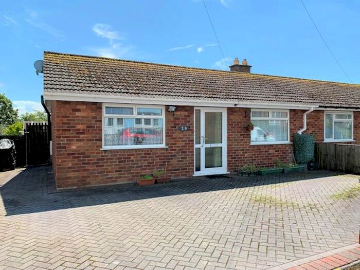 Houses for sale in Tywyn, Gwynedd