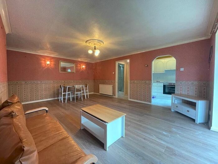 2 Bedroom Flat To Rent In Market Street, Manchester, M24