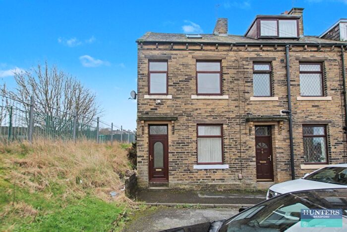 3 Bedroom End Terrace House For Sale In Grain Street Bradford, West Yorkshire, BD5