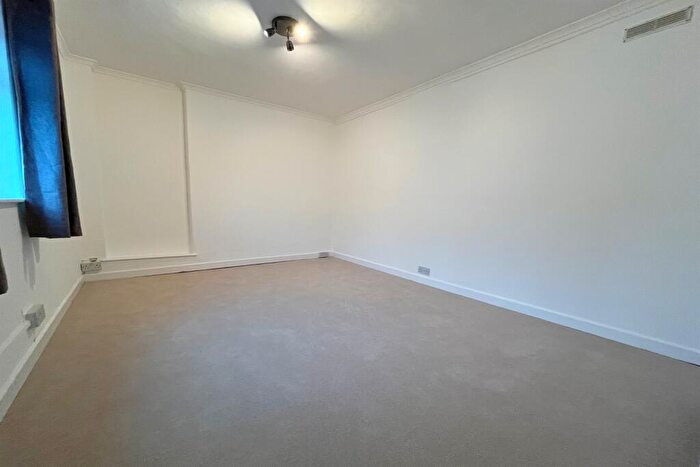 1 Bedroom Flat To Rent In West Street, Storrington, RH20