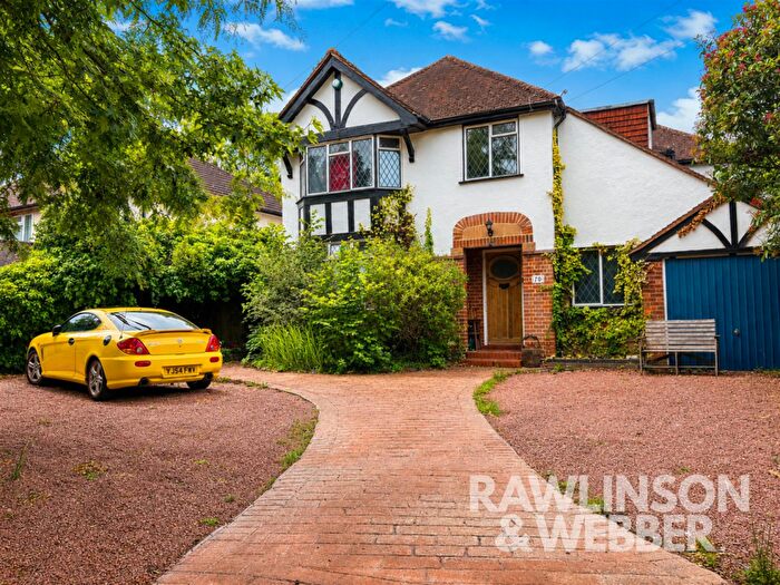 4 Bedroom Detached House For Sale In Hurst Lane, East Molesey, KT8