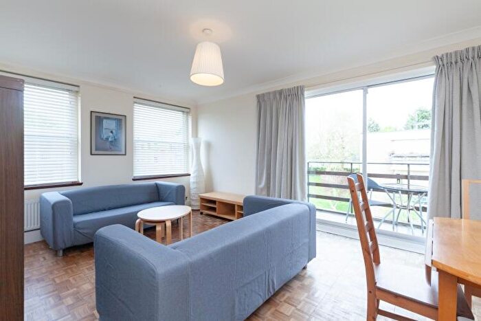 2 Bedroom Apartment To Rent In Park Close, Oxford, OX2