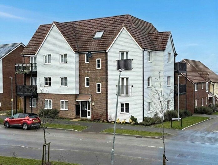 2 Bedroom Flat For Sale In Bayer Street, Margate, Kent, CT9