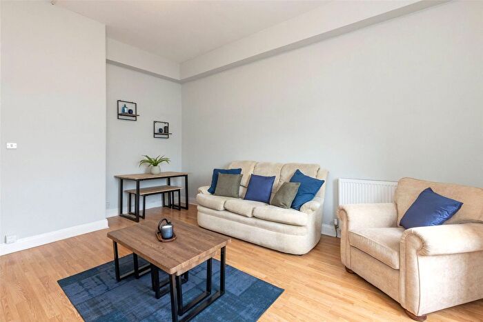 1 Bedroom Flat To Rent In Dundee Terrace, Edinburgh, EH11