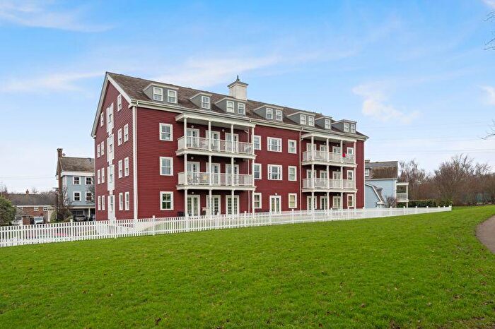 2 Bedroom Flat For Sale In Lewiston Close, Worcester Park, KT4