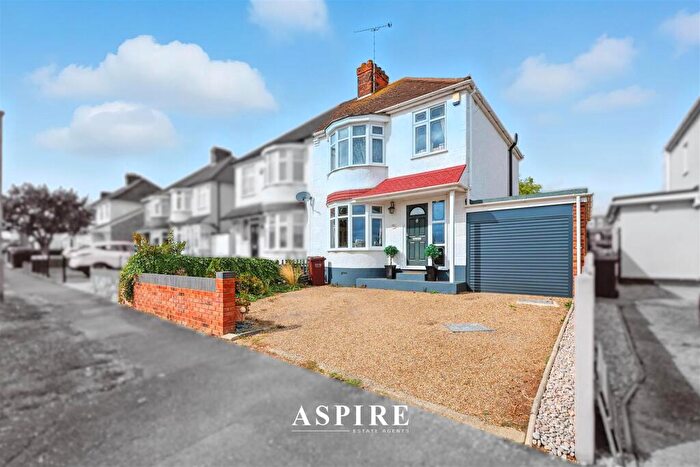 4 Bedroom Semi-Detached House For Sale In Perry Road, Benfleet, SS7