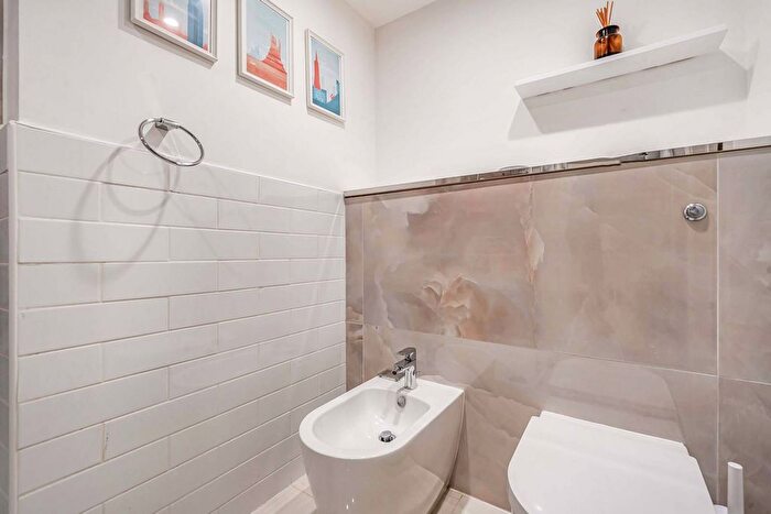 2 Bedroom Flat To Rent In Cumberland Street, Pimlico, London, SW1V