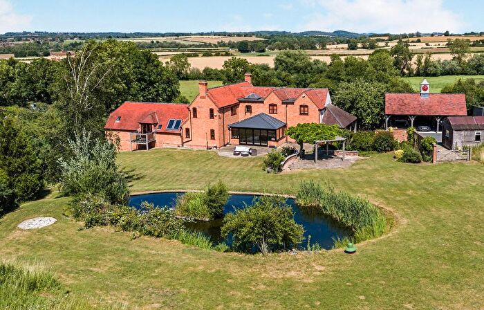 6 Bedroom Detached House For Sale In Cleeve Road, Alcester, B50