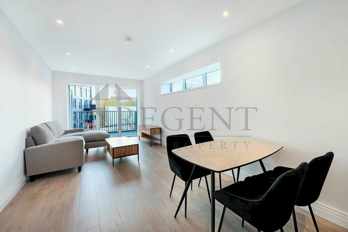 2 Bedroom Flat To Rent In Bogart House, Filmworks Walk, W5