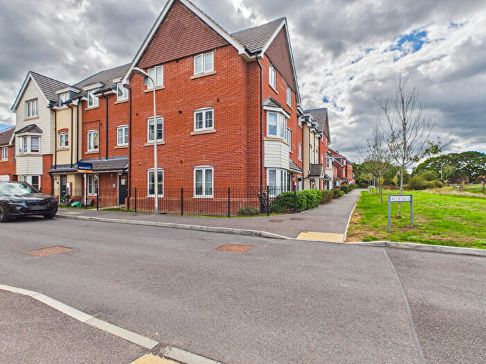 2 Bedroom Flat To Rent In Elm Drive, Woodley, RG5
