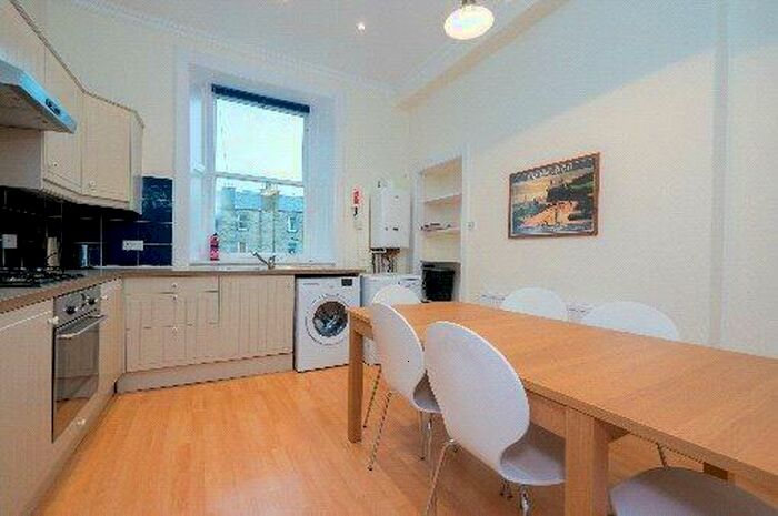 2 Bedroom Flat To Rent In Dalkeith Road, Edinburgh, EH16