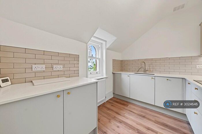 2 Bedroom Flat To Rent In St. Johns Park, London, SE3