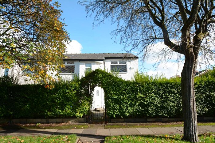 3 Bedroom Semi Detached House For Sale In The Crescent, Droylsden, M43