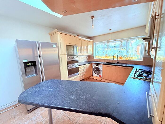 3 Bedroom Property To Rent In Renfrew Road, Hounslow, TW4