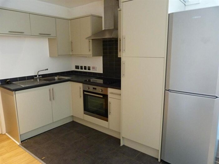 3 Bedroom Flat To Rent In St Mary Street, Cardiff, CF10