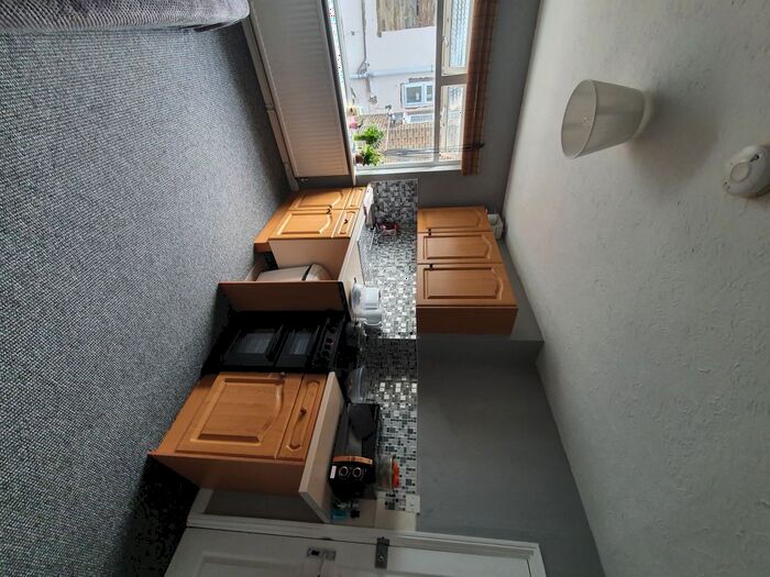 1 Bedroom Flat To Rent In Eastern Road, Romford, RM1