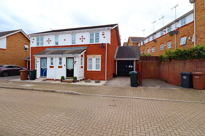3 Bedroom Semi-detached House To Rent In Sara Crescent, Greenhithe, DA9