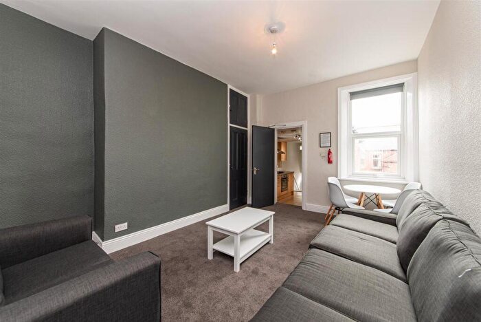 5 Bedroom Maisonette To Rent In Holmwood Grove, Jesmond, Newcastle Upon Tyne, NE2