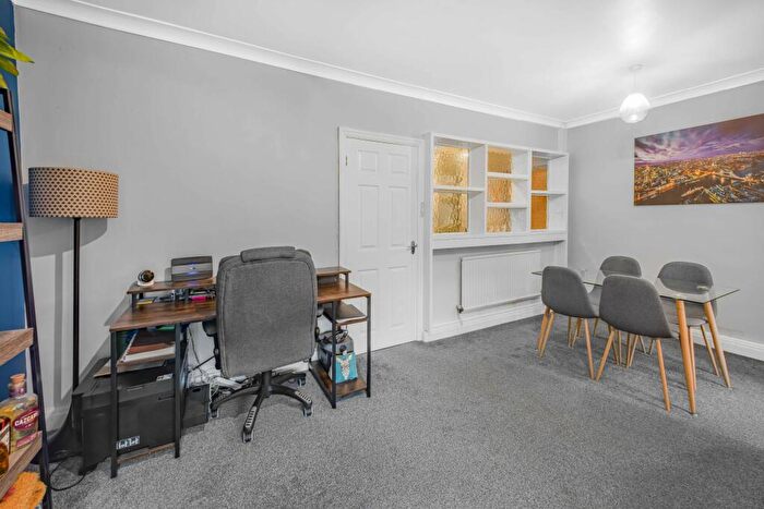 2 Bedroom Apartment For Sale In The Mews, Beaufort Road, Sale, M33
